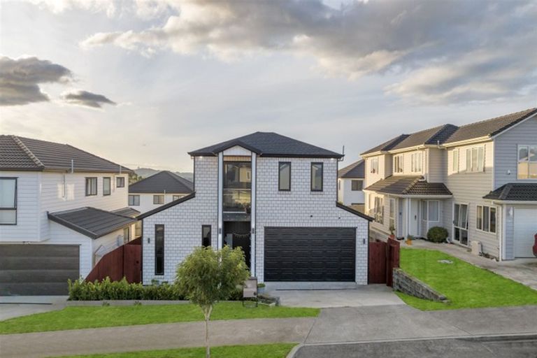Photo of property in 32 Nola Dawn Avenue, Papakura, 2110