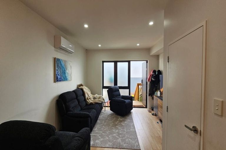 Photo of property in 9/6 Kereru Street, Henderson, Auckland, 0612