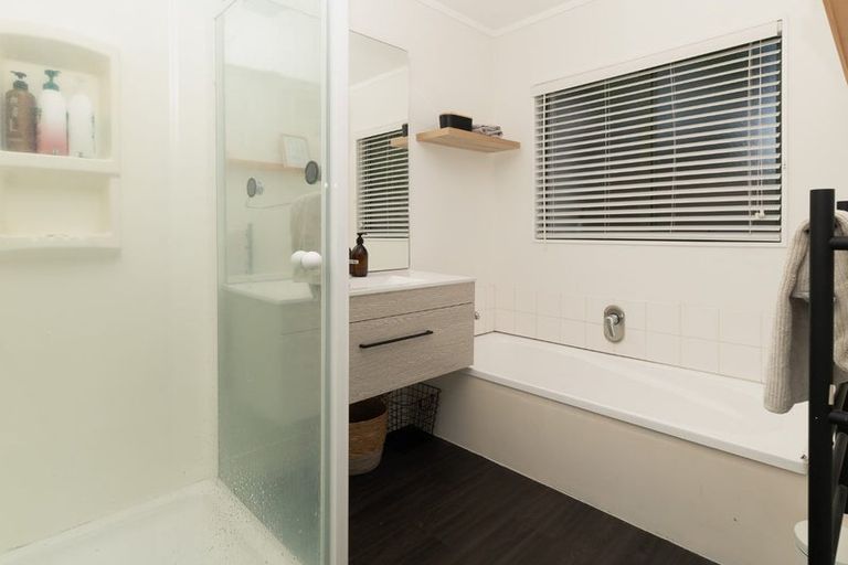 Photo of property in 13 Lanier Place, Glendene, Auckland, 0602