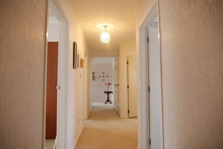 Photo of property in 6 Birdie Place, Red Beach, 0932