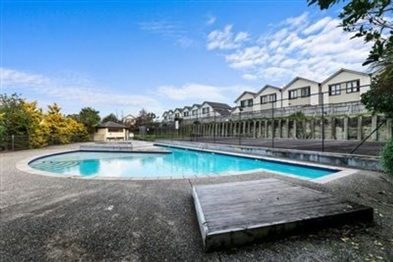 Photo of property in 28/11 The Avenue, Albany, Auckland, 0632