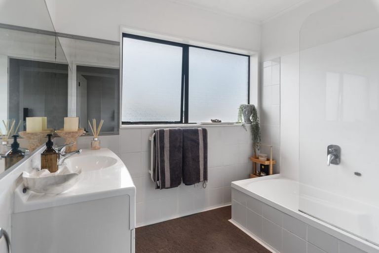 Photo of property in 2/57 Nigel Road, Browns Bay, Auckland, 0630