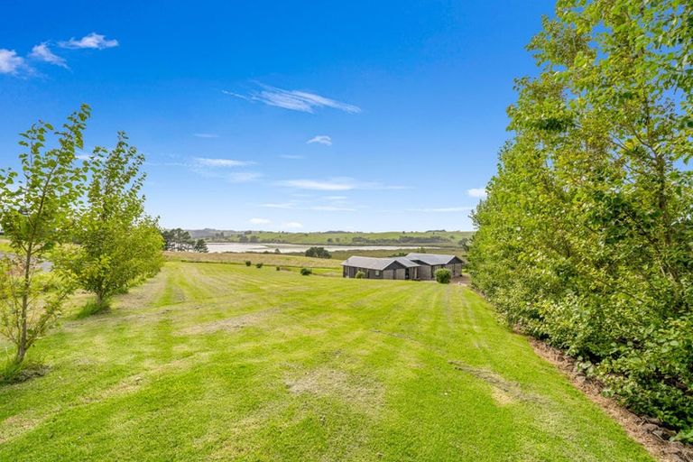 Photo of property in 4 Matahehe Lane, Tinopai, Matakohe, 0593