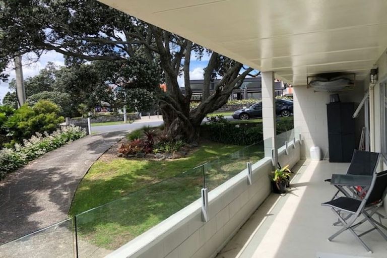 Photo of property in 1/34 Uxbridge Road, Mellons Bay, Auckland, 2014