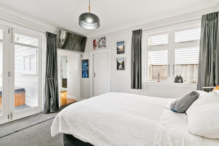 Photo of property in 55 The Parade, Island Bay, Wellington, 6023