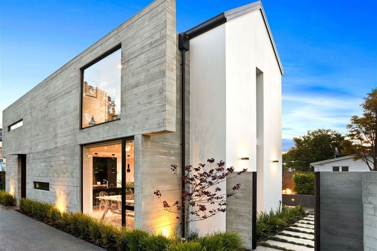 Photo of property in 18 Roa Road, Fendalton, Christchurch, 8041