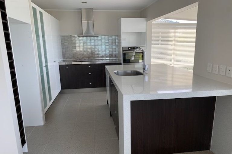 Photo of property in 1/91 Aberdeen Road, Castor Bay, Auckland, 0620