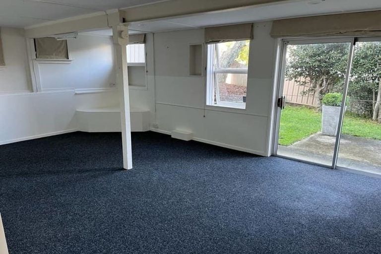 Photo of property in 9 Ellesmere Crescent, Pakuranga Heights, Auckland, 2010