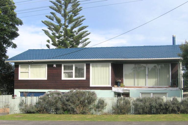 Photo of property in 220 Don Buck Road, Massey, Auckland, 0614