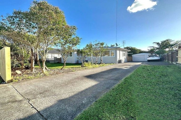 Photo of property in 77 Dale Crescent, Pakuranga, Auckland, 2010