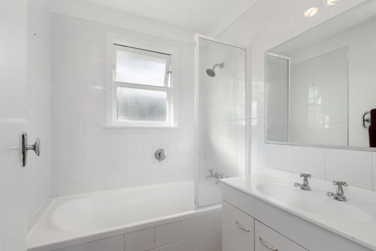 Photo of property in 19 Cherry Blossom Grove, Maungaraki, Lower Hutt, 5010