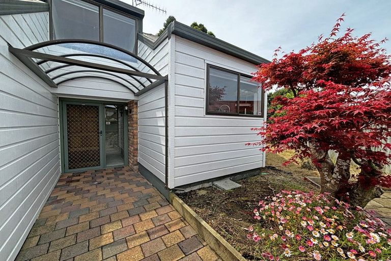 Photo of property in 100 Chelsea View Drive, Chatswood, Auckland, 0626