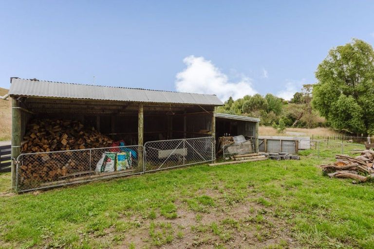 Photo of property in 47 Knight Road, Dannevirke, 4976