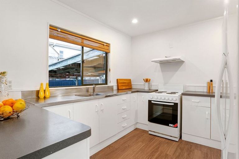 Photo of property in 5a Arney Road, Ranui, Auckland, 0612