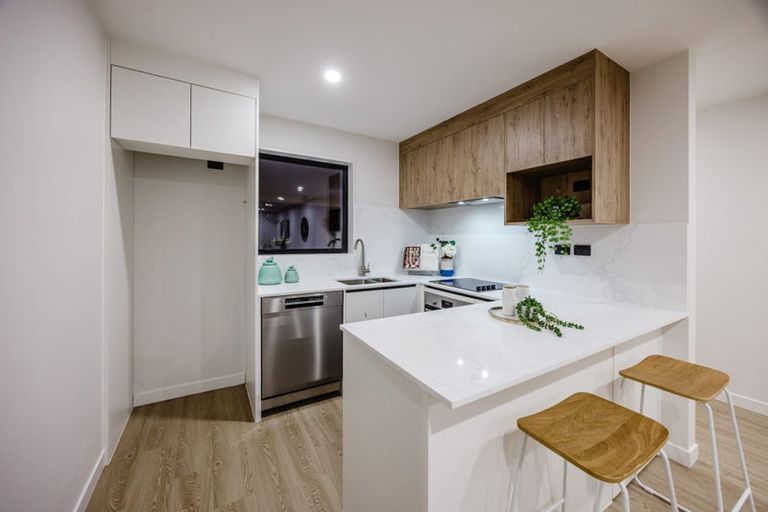 Photo of property in 6/24 Tupaki Place, Pakuranga Heights, Auckland, 2010