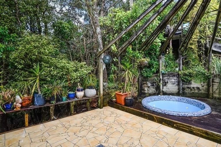 Photo of property in 493 Scenic Drive, Waiatarua, Auckland, 0612