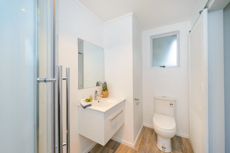 Photo of property in 28 Rhodes Drive, Kelvin Grove, Palmerston North, 4414