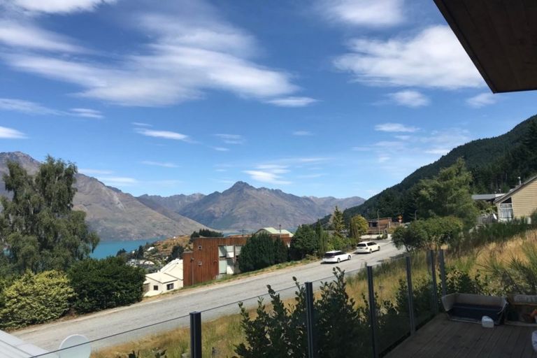 Photo of property in 129b Wynyard Crescent, Fernhill, Queenstown, 9300