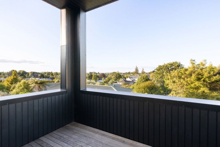 Photo of property in 1/7 Tarbett Road, Hillcrest, Hamilton, 3216