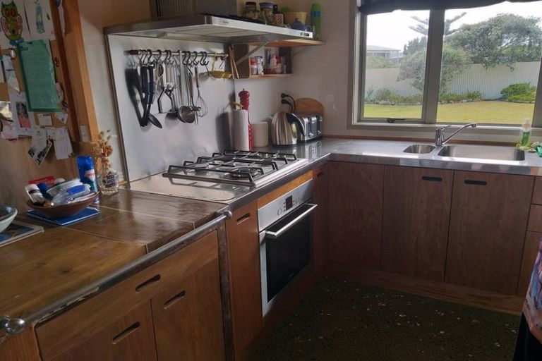 Photo of property in 25 Westside Road, Port Waikato, Tuakau, 2695