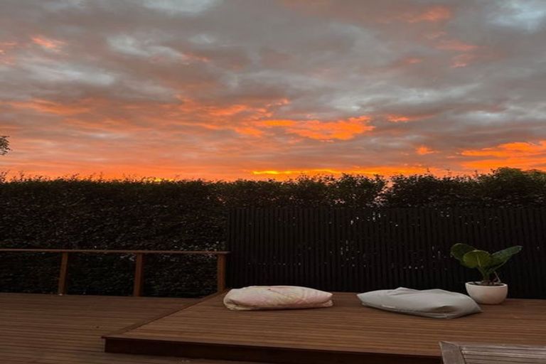 Photo of property in 7a Seymour Road, Sunnyvale, Auckland, 0612