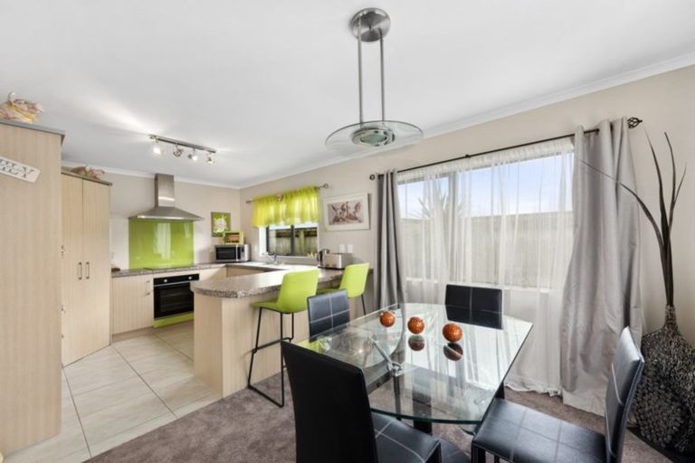 Photo of property in 21 Percy Kinsman Crescent, Riverstone Terraces, Upper Hutt, 5018