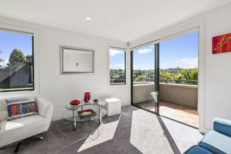 Photo of property in 2/2 The Esplanade, Campbells Bay, Auckland, 0630