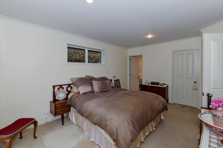 Photo of property in 11 Oratia Drive, Glen Eden, Auckland, 0602