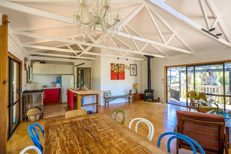Photo of property in 32 Ocean Road, Surfdale, Waiheke Island, 1081