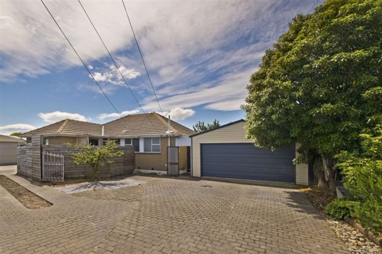 Photo of property in 25 Lambeth Crescent, Northcote, Christchurch, 8052