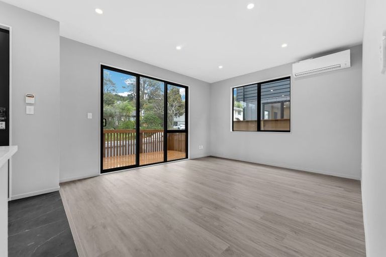 Photo of property in 2 Kama Place, Sunnynook, Auckland, 0620