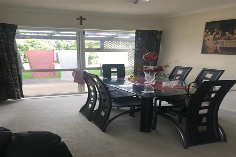 Photo of property in 94 Riverton Drive, Randwick Park, Auckland, 2105