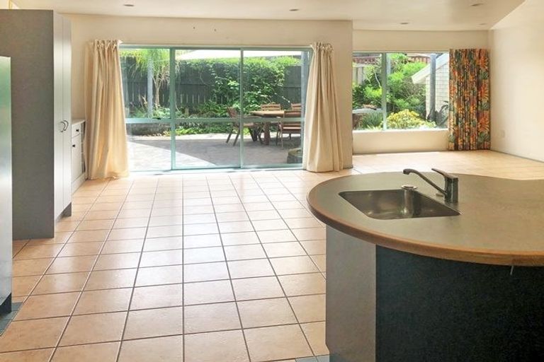 Photo of property in 3 Khaleel Place, Henderson, Auckland, 0612