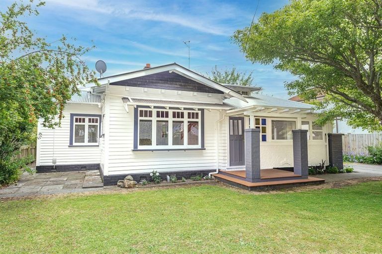 Photo of property in 10 Selwyn Crescent, College Estate, Whanganui, 4500