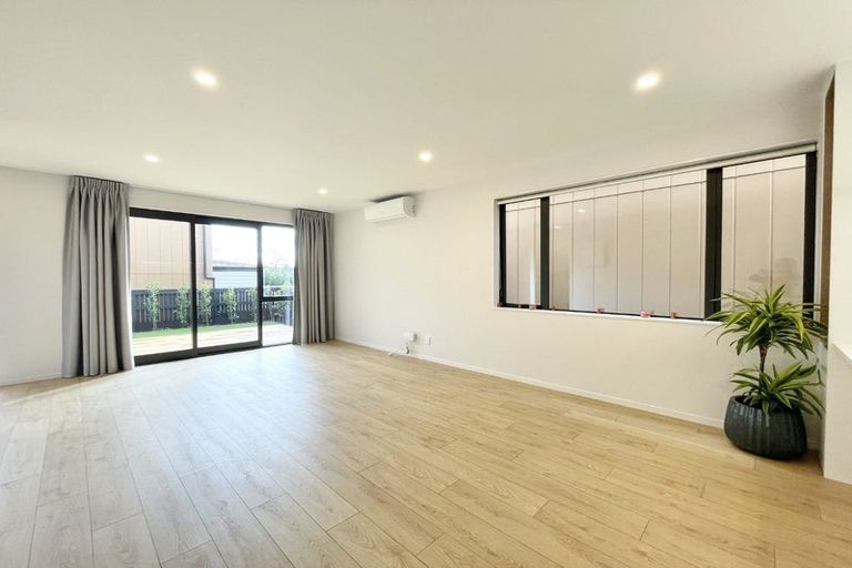 Photo of property in 44e Sylvan Crescent, Te Atatu South, Auckland, 0610