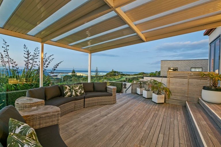 Photo of property in 46 Whiteley Street, Moturoa, New Plymouth, 4310