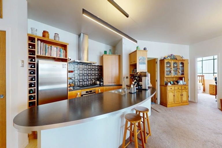 Photo of property in Endeavour Apartments, 9/125 Thorndon Quay, Pipitea, Wellington, 6011