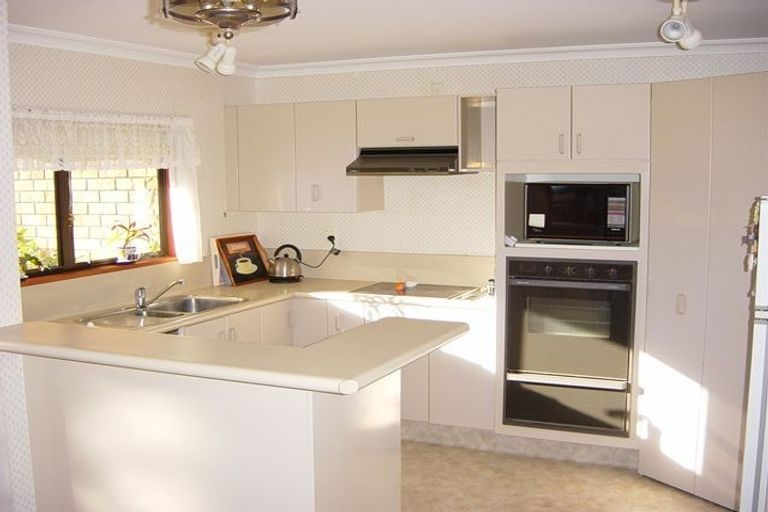 Photo of property in 2/2 Heron Avenue, Matua, Tauranga, 3110