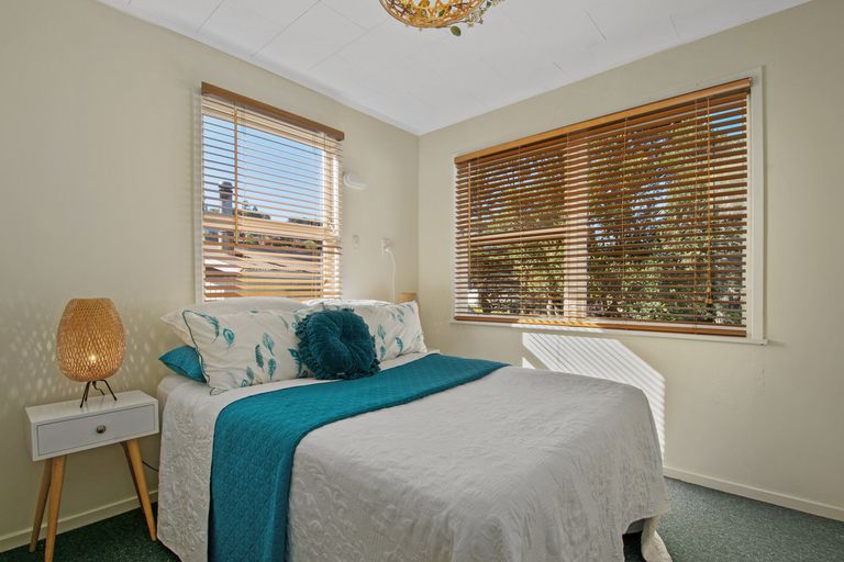 Photo of property in 10 Scotstoun Place, Glen Eden, Auckland, 0602