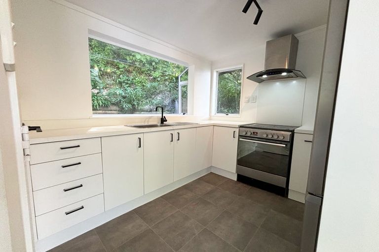 Photo of property in 41a Onslow Road, Khandallah, Wellington, 6035