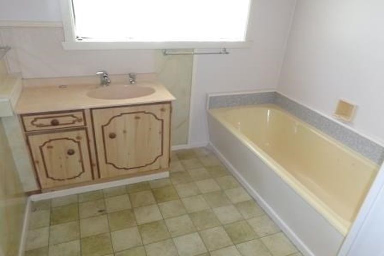 Photo of property in 129 Rathgar Road, Henderson, Auckland, 0610