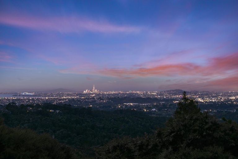 Photo of property in 318 Forest Road, Waiatarua, Auckland, 0612