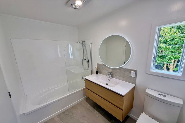 Photo of property in 32 Rosier Road, Glen Eden, Auckland, 0602