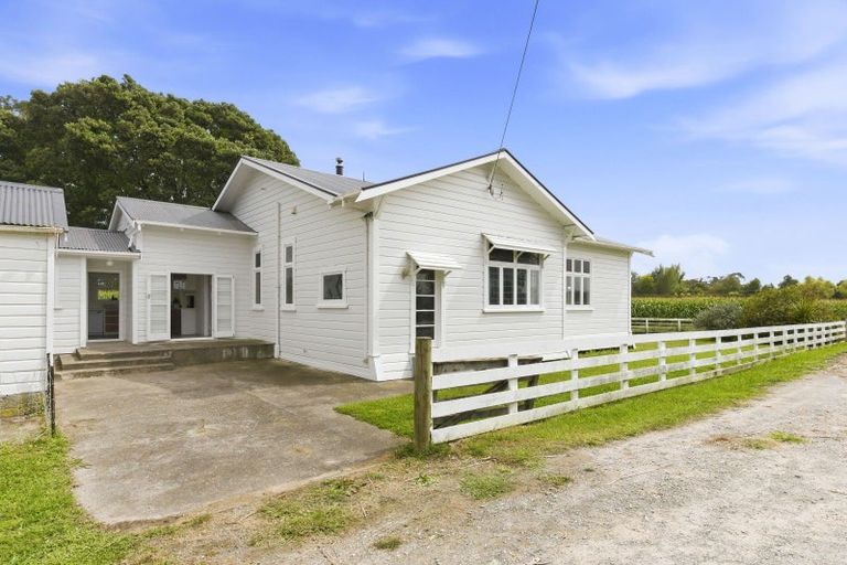 Photo of property in 225 Kuku Beach Road, Kuku, Manakau, 5570