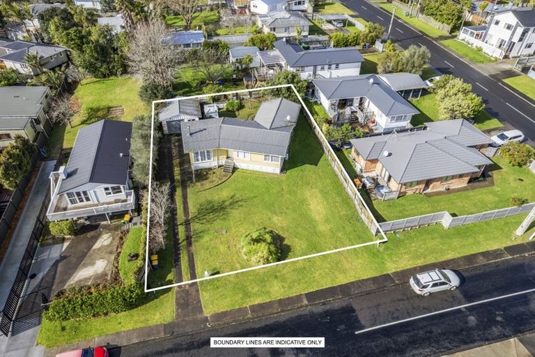 Photo of property in 3 Gill Avenue, Te Atatu Peninsula, Auckland, 0610