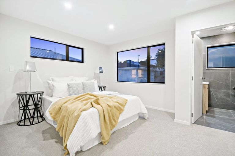 Photo of property in 8c Butterworth Drive, Glendene, Auckland, 0602