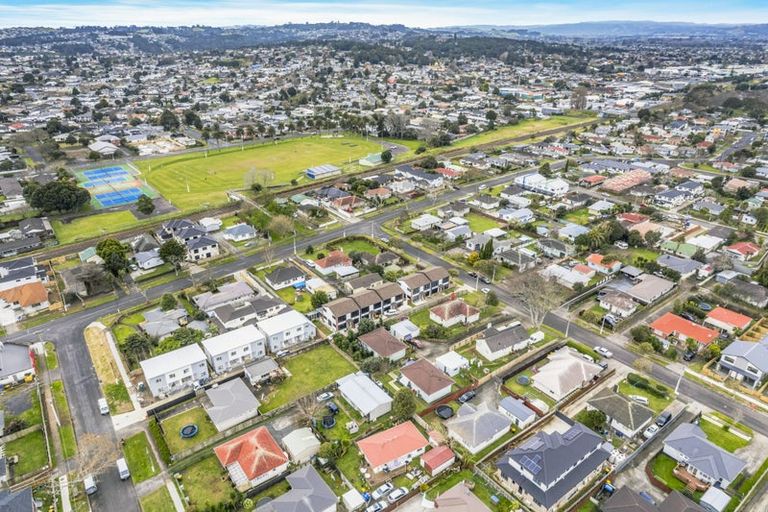 Photo of property in 2/17 Kent Road, Manurewa, Auckland, 2102