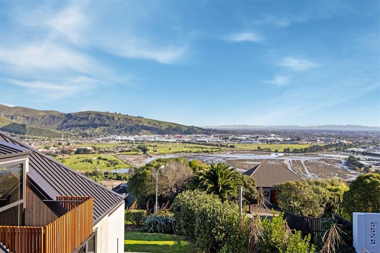Photo of property in 92 Cannon Hill Crescent, Mount Pleasant, Christchurch, 8081
