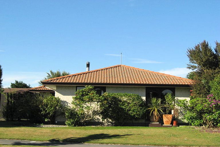 Photo of property in 22 Broadfell Avenue, Avonhead, Christchurch, 8042