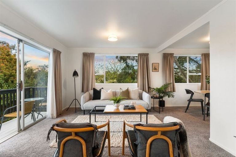 Photo of property in 2/18 Sealy Road, Torbay, Auckland, 0630